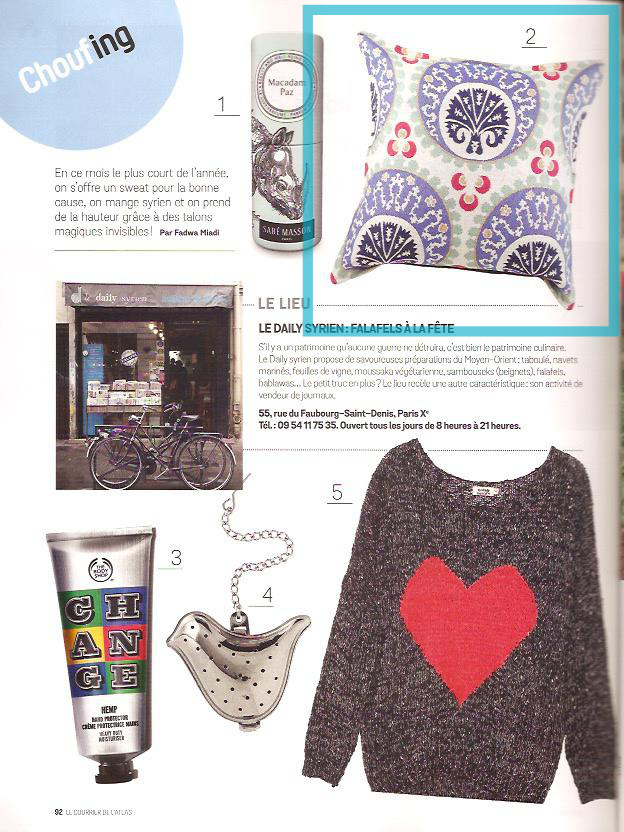 Le coussin Kotyora par KaravaneSerail dans le magazine Le Courrier de l'Atlas (page 1)